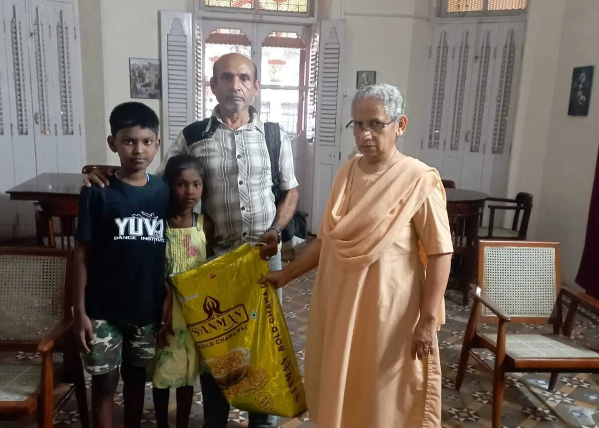 Distributing hampers to the poor